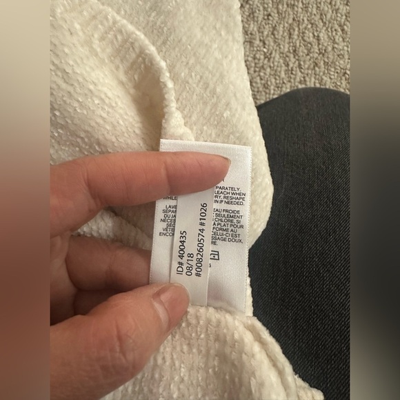 Express Cream Crew Neck Sweater with Long Sleeves size XS - Picture 7 of 9